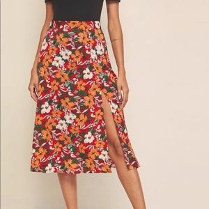 Gorgeous floral print slit summer midi skirt flowing romantic hot! Size XS